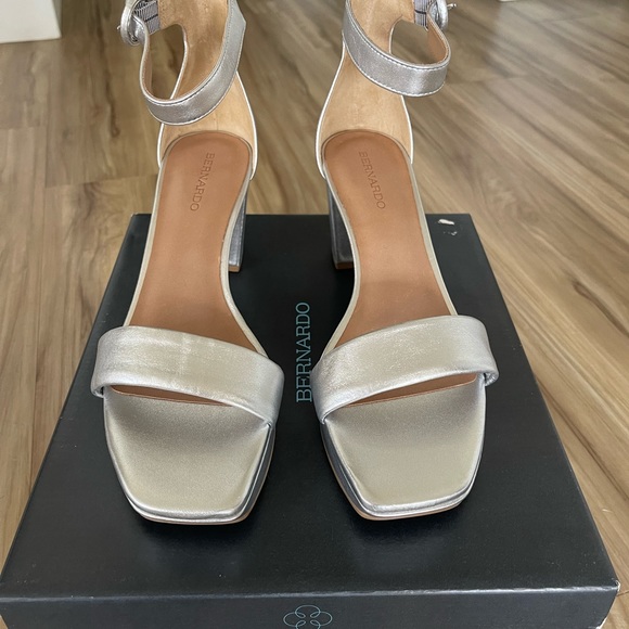 Bernardo Carla Platform Sandal Heel Silver - Picture 8 of 10